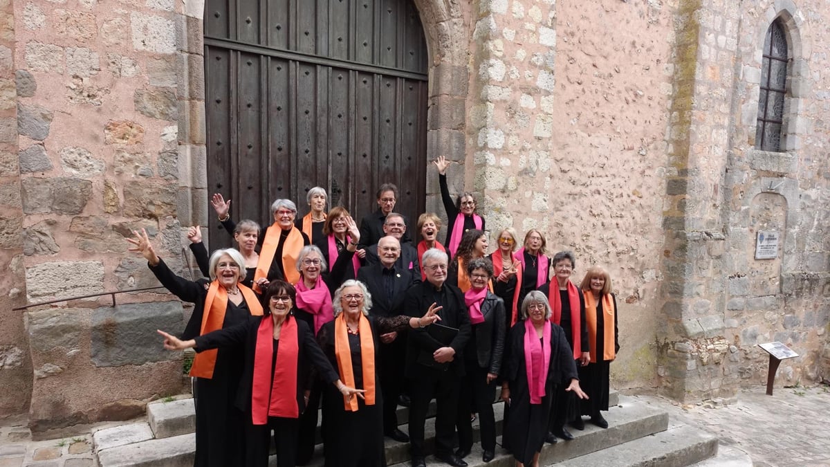 Choristes sur les marches de l e glise